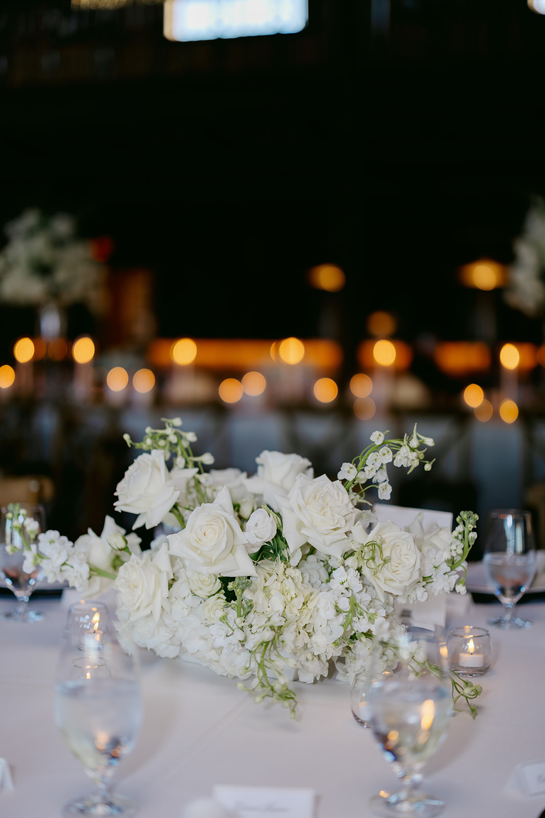 Wedding table flowers at the Weinberg wedding